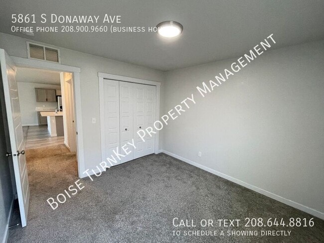 Building Photo - 5861 S Donaway Ave