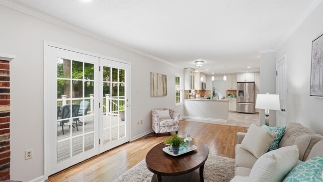 Building Photo - Newly Renovated 5 Bedroom Home With Country Porch!