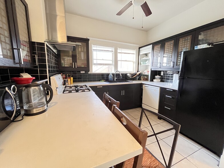 Building Photo - 3023 1/2 Van Buren Pl