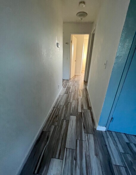 Building Photo - 609 Moore St