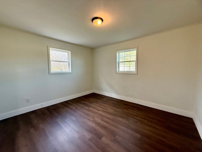 Building Photo - 3 Bedroom/1.Bathroom Home in Paragould AR - $1,150/month