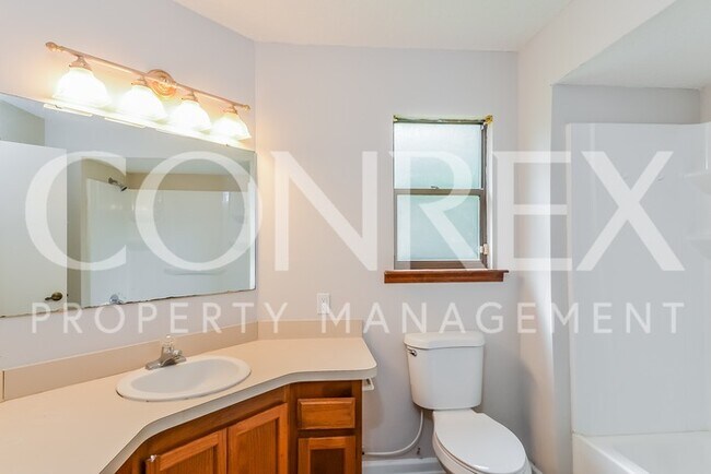 Building Photo - Adorable 4 Bedroom with TONS of Updates