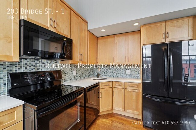 Primary Photo - 203 Bridge St