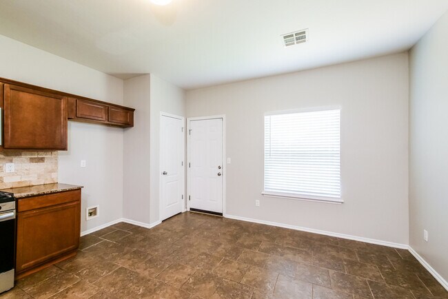 Building Photo - Check out this Wonderful Home!