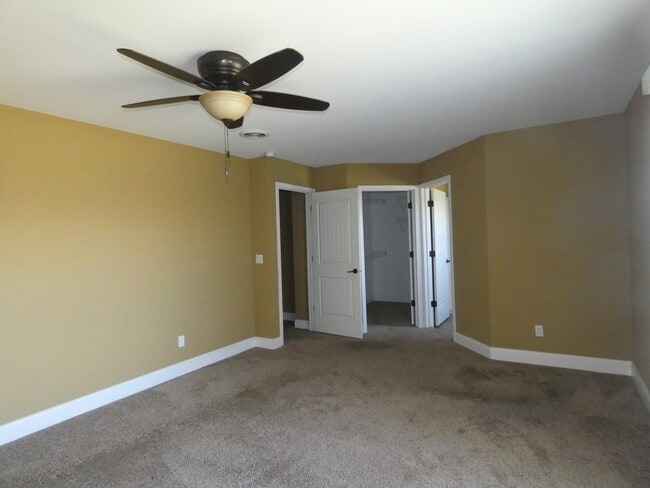 Building Photo - 627 N Edgemere Dr
