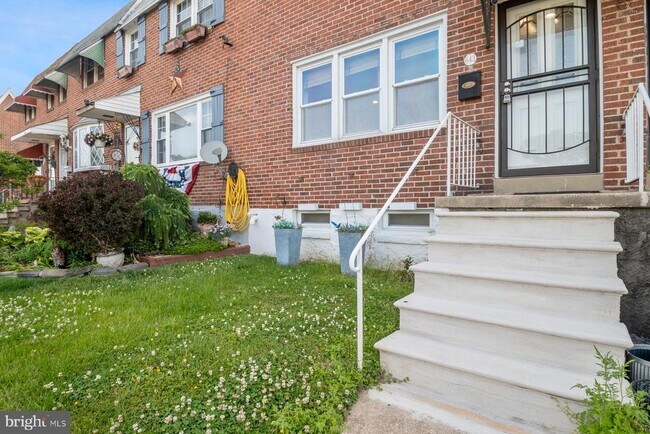 Building Photo - 643 47th St