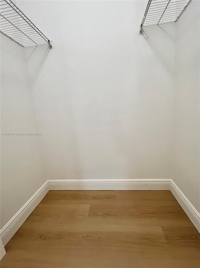 Building Photo - 9855 Westview Dr