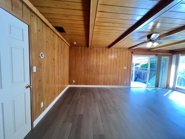 Building Photo - EBS T 37565