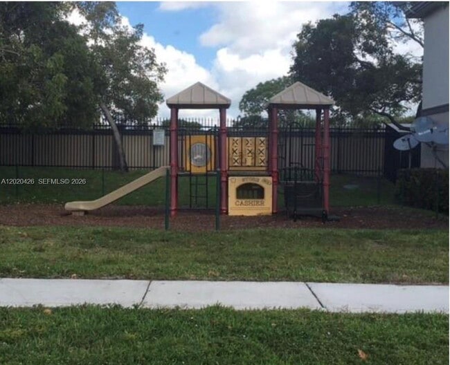 Building Photo - 2043 Nassau Dr