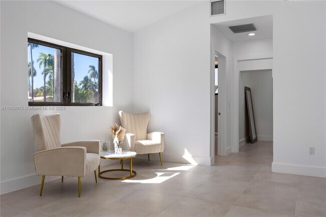 Building Photo - 1141 Hollywood Blvd