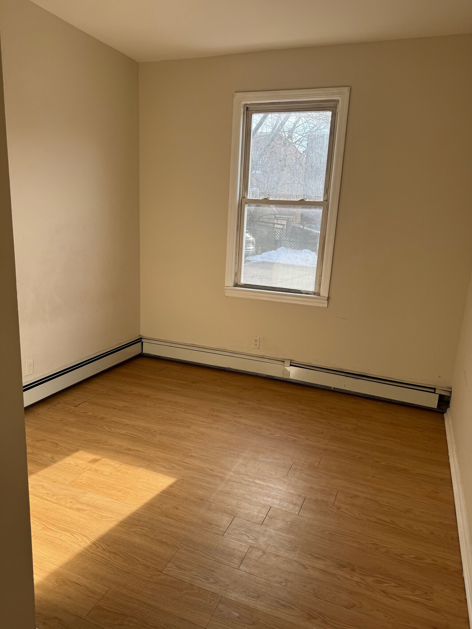 Building Photo - 92 Maple St