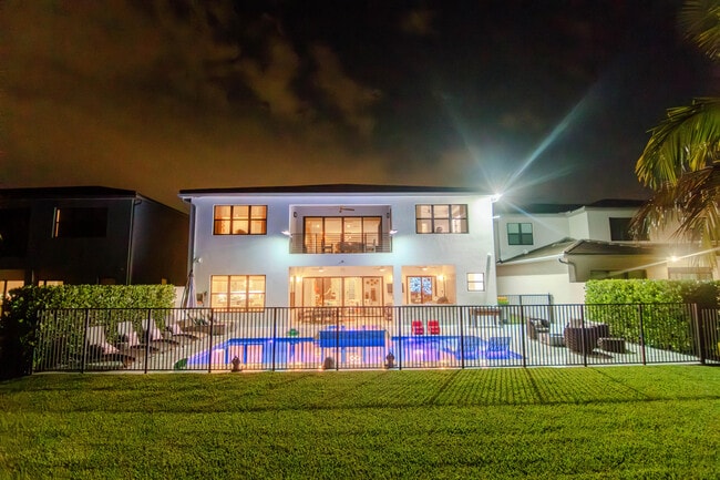 Building Photo - 8305 Fishhawk Falls Ct