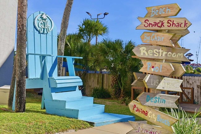 Building Photo - 8817 S Thomas Dr