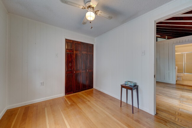 Building Photo - 285 Deepwood Dr