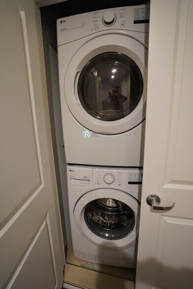 Building Photo - 315 Broadway