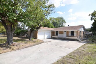 Building Photo - 2504 Paula Rd