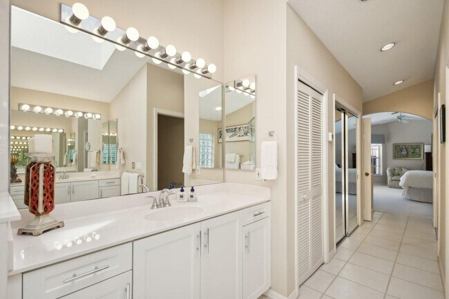 Building Photo - 16481 Riverwind Dr