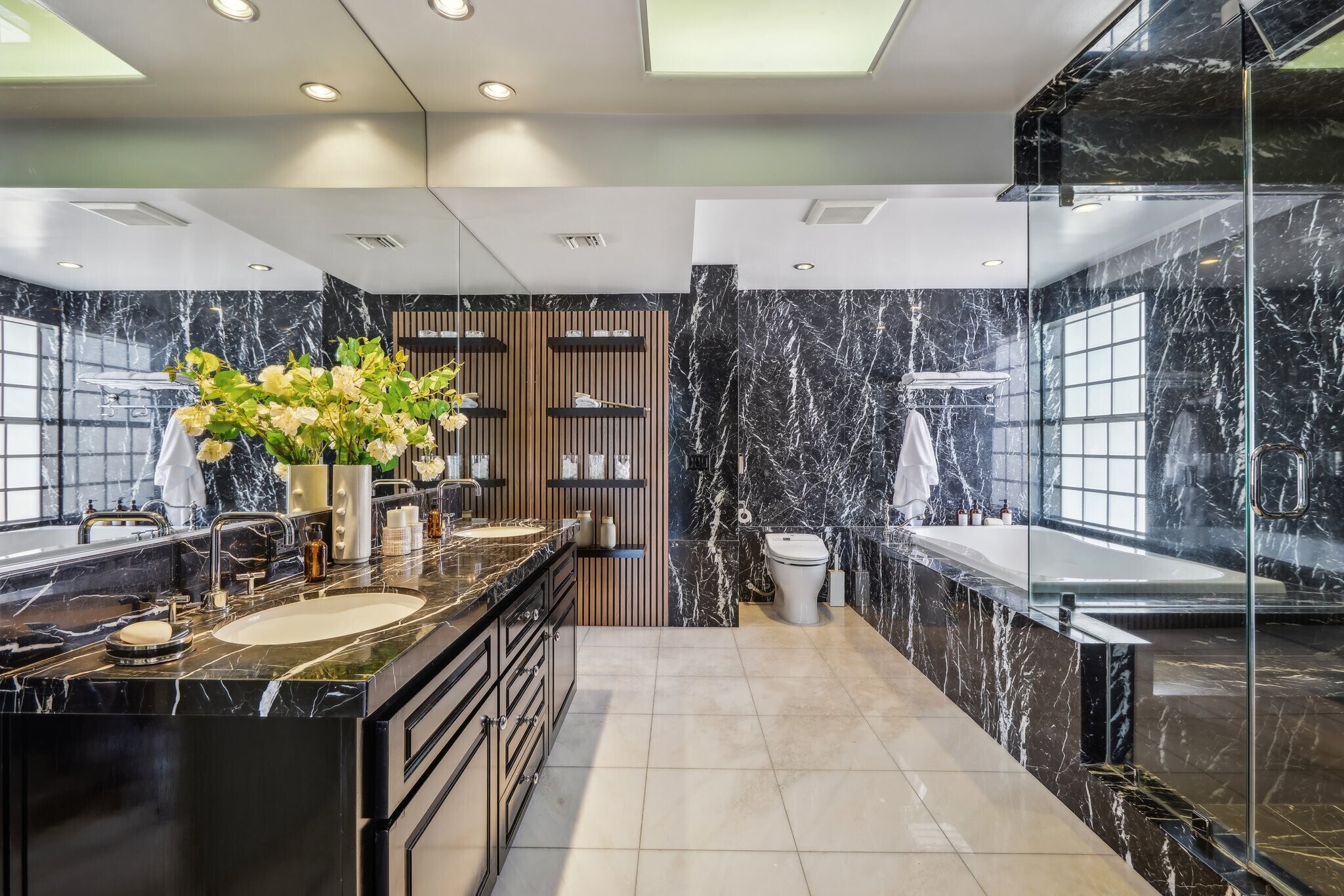 Building Photo - 2411 Mount Olympus Dr