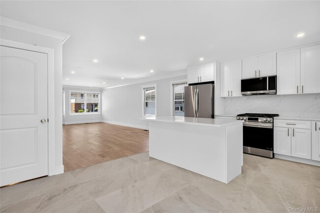 Building Photo - 42 Linwood Rd N