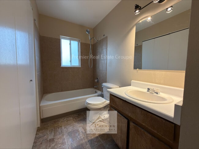 Building Photo - 334 Maram Way