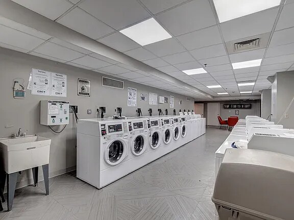 Building Photo - 1512 Spruce St