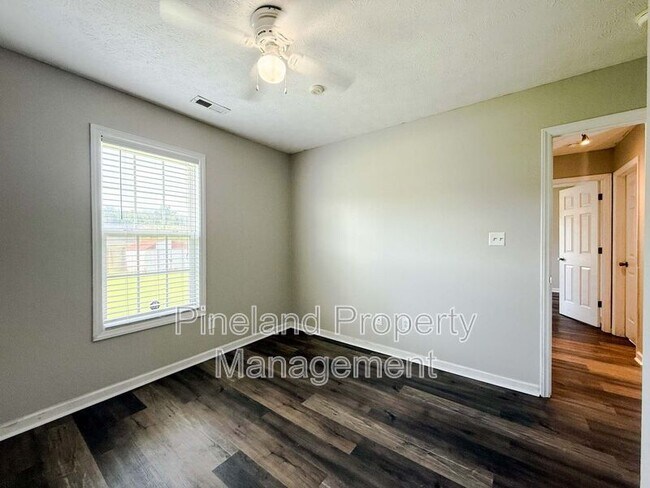 Building Photo - 225 Shakerstone Dr