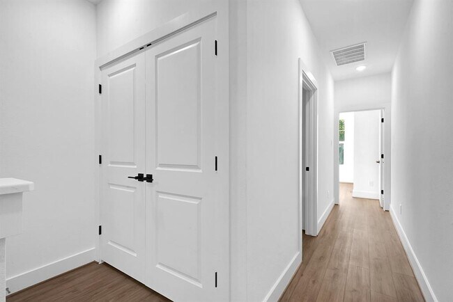 Building Photo - 7825 Colonial Ln