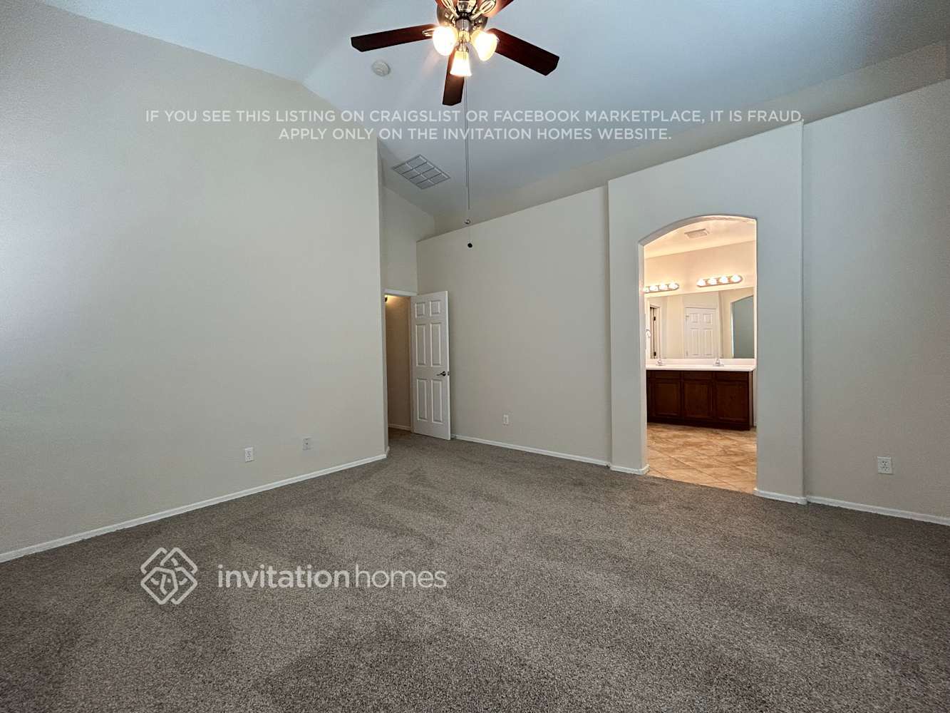 Building Photo - 10235 W Hilton Ave