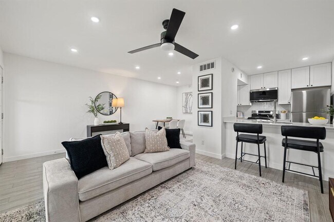 Building Photo - 5911 Sheridan Ave