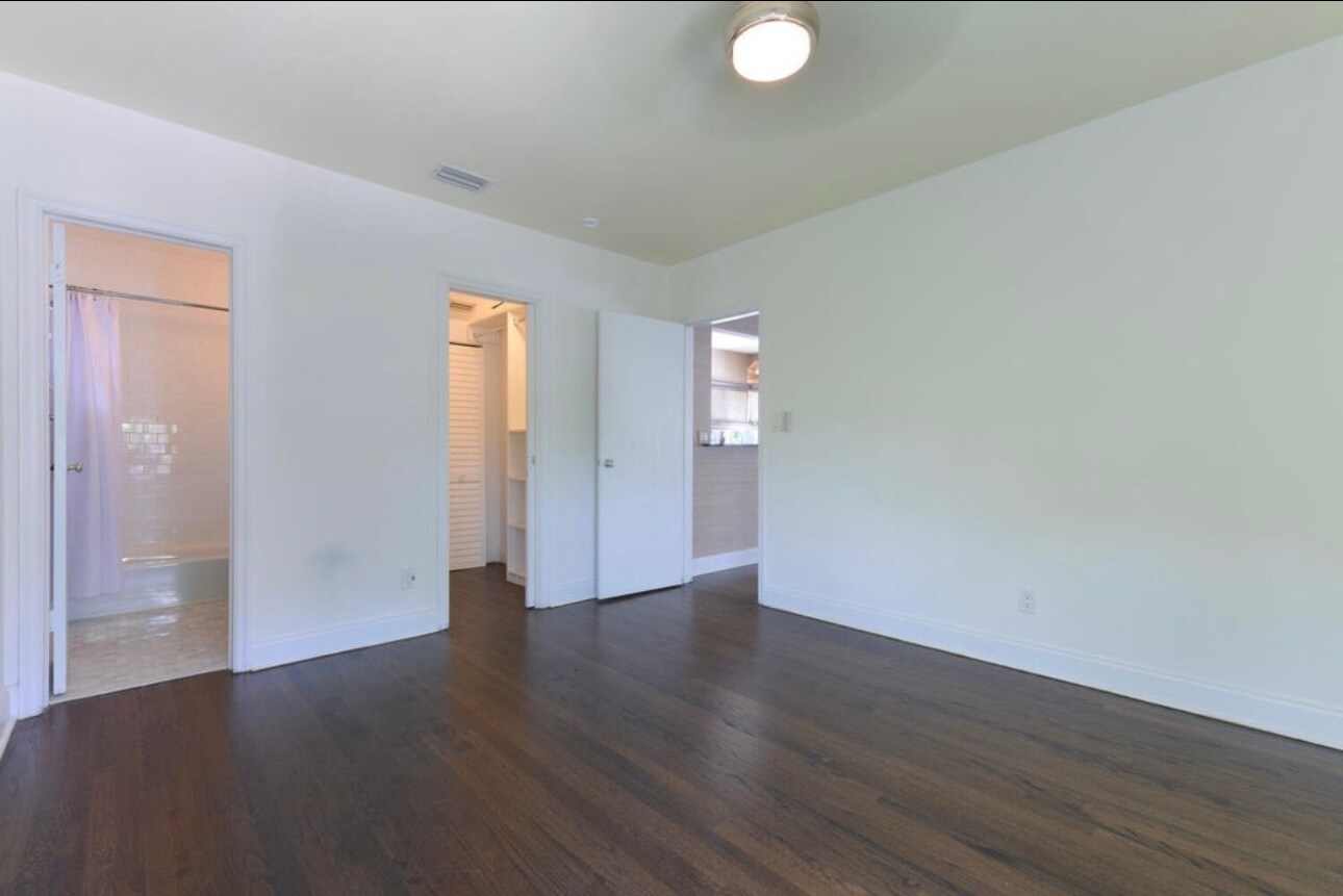 Building Photo - 123 N Palmway