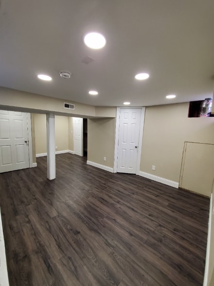 Building Photo - 90 E 8th Ave