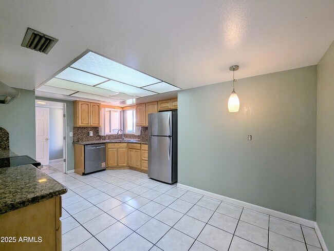 Building Photo - 4019 W San Miguel Ave