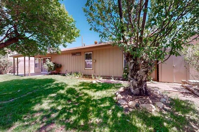 Building Photo - Picture Perfect 3 Bedroom Home in Southeas...