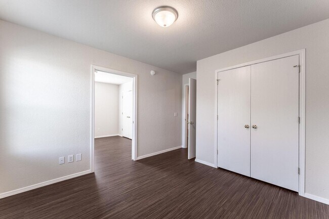 Building Photo - Milliken Duplex
