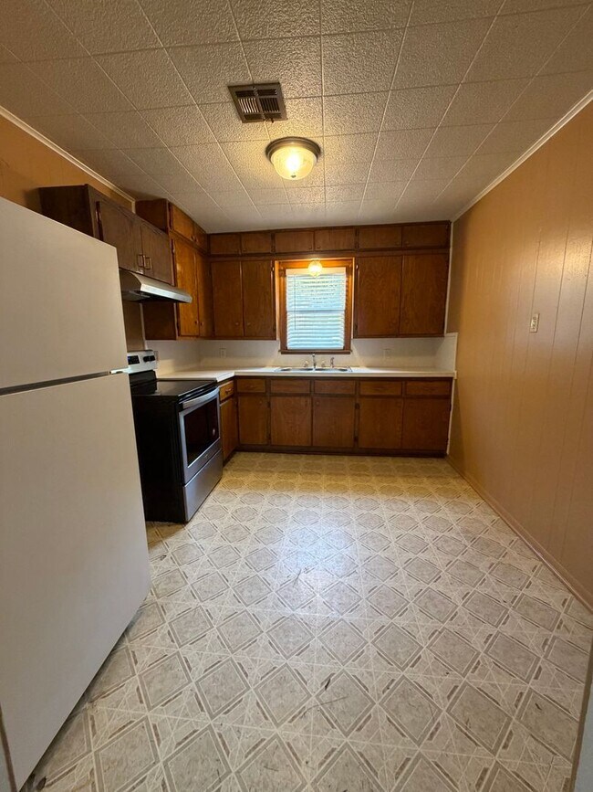 Building Photo - 519 N Highland Ave