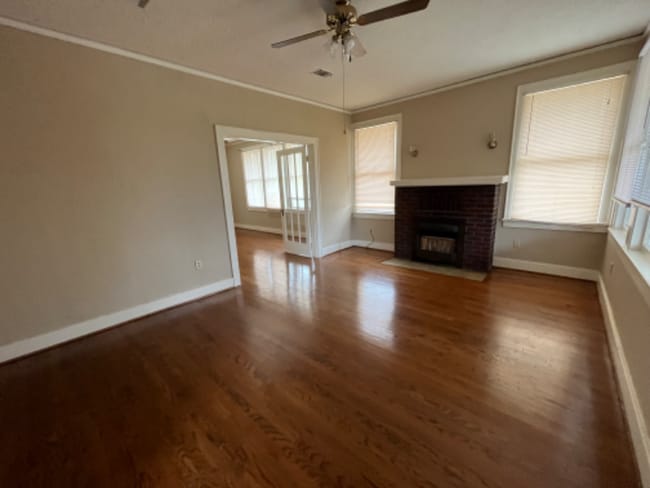Building Photo - 1202 S Schiller St