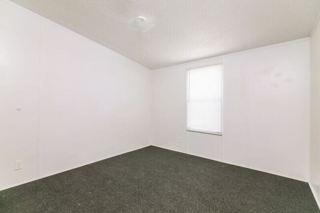 Building Photo - 2137 Coral Dr