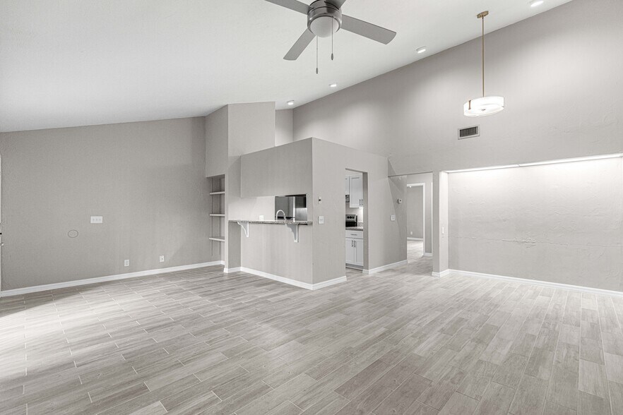 Building Photo - 4151 SE 22nd Ave