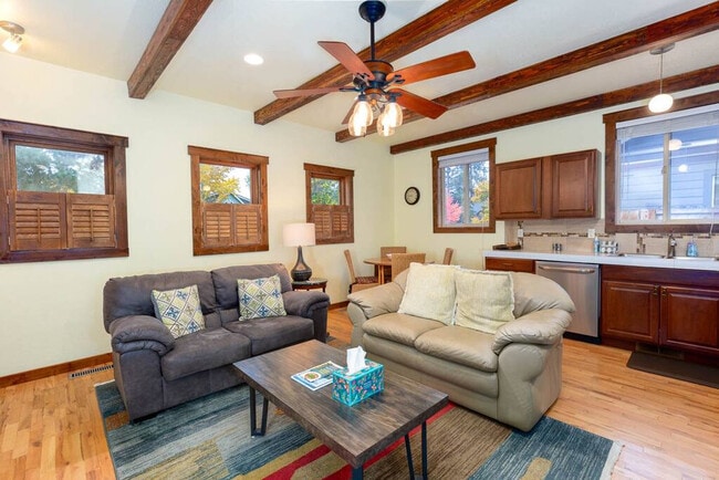 Building Photo - 1018 NW Ogden Ave