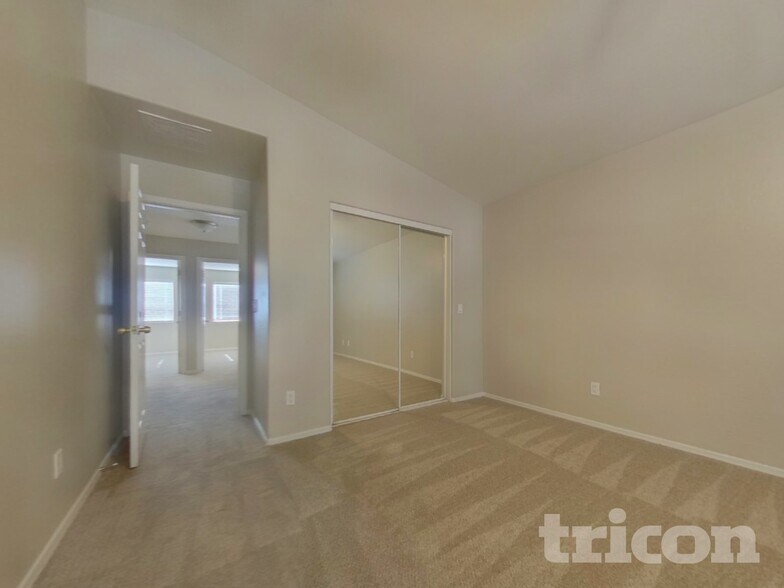 Building Photo - 10791 W Rio Vista Ln