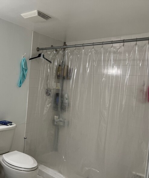 Building Photo - 117 NW 42nd Ave