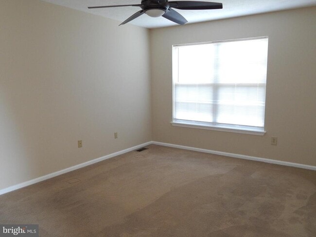 Building Photo - 862 N Waterford Ln