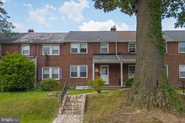 Primary Photo - 1325 Crofton Rd