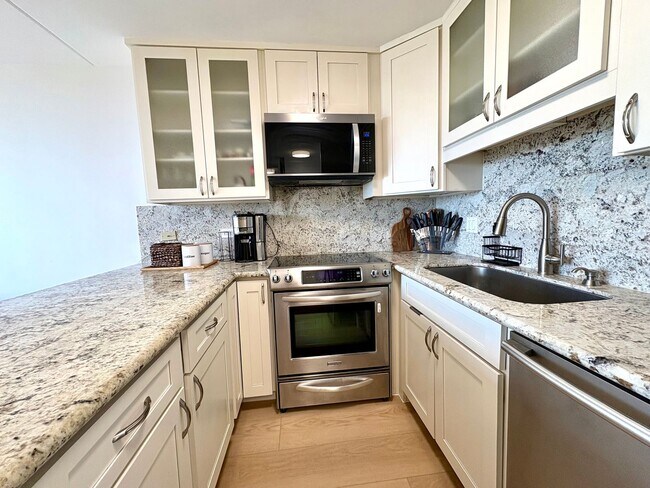 Building Photo - Available Now- 1 BED/1 BATH/2 PRKG in Chateau Waikiki! ALL Utilities Included, 6 Mo. Lease, Fully...