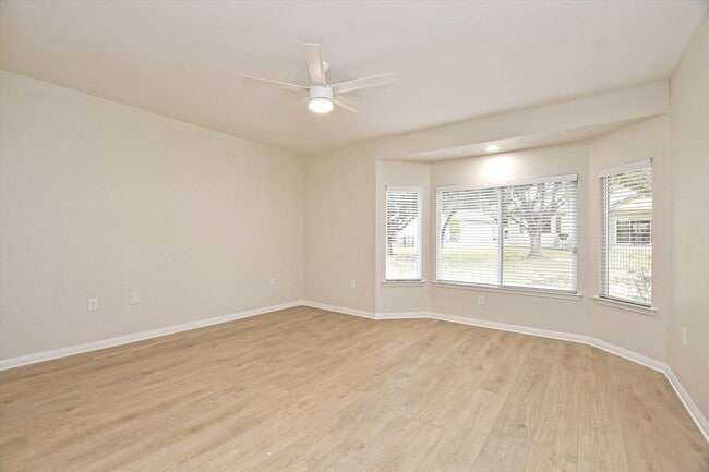 Building Photo - 405 Dawson Trail