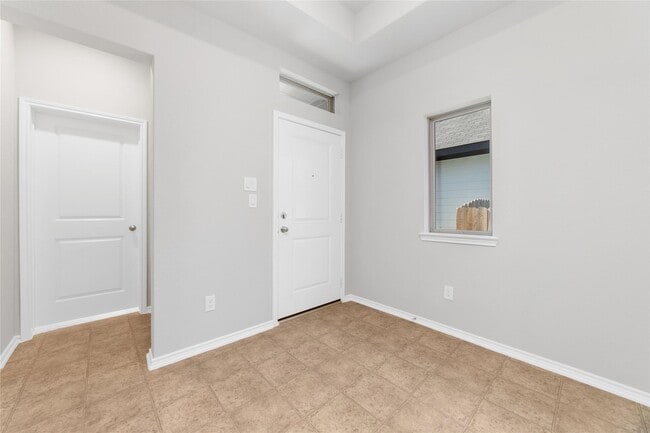 Building Photo - 8807 Oak Ivy Ln