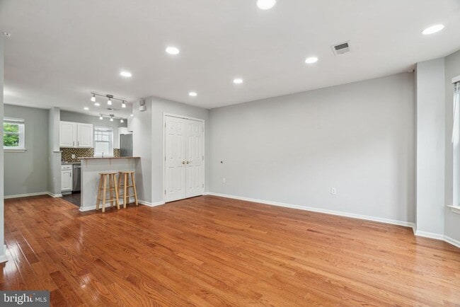 Building Photo - 1303 N 7th St