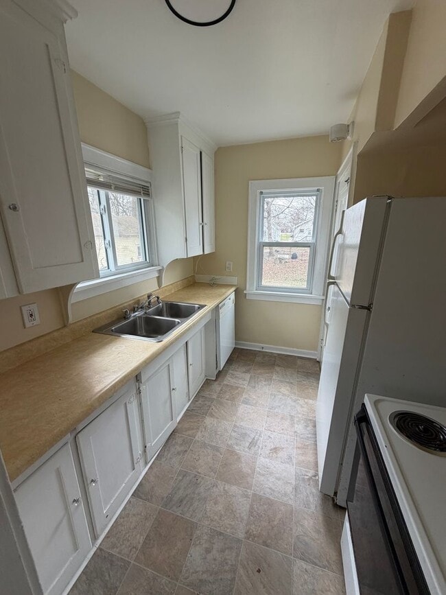 Building Photo - 2 Bed / 1 Bath House for Rent — Lansing, MI
