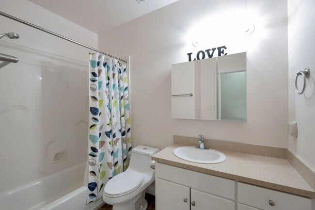 Building Photo - 8961 N Cottage Cyn Dr