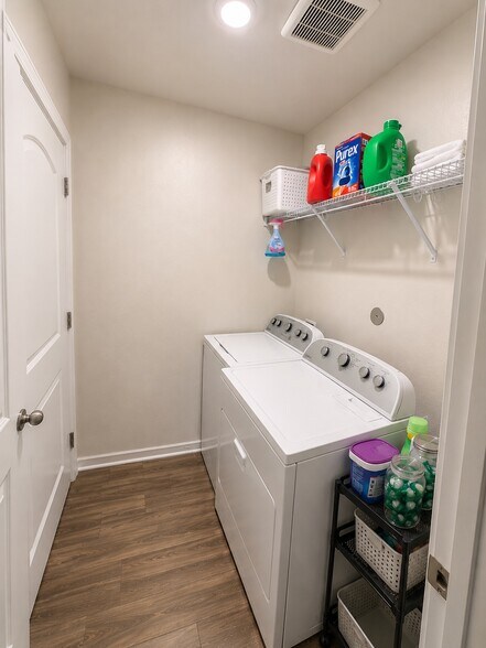 Building Photo - 513 Fox Glen Cv